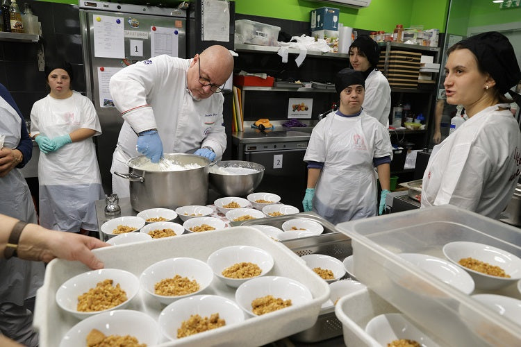 Италиански обяд с шеф Даниеле Приори в Дневен център „Светове“