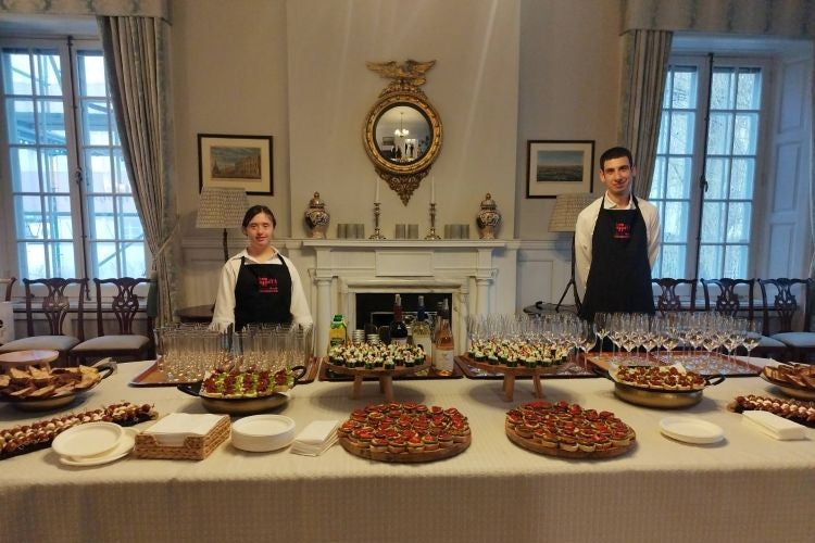 Подкрепа, споделена чрез професионализъм и грижа