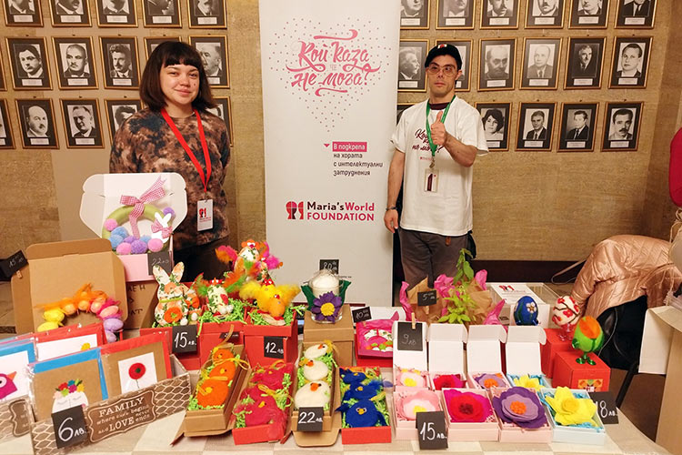 Шест благотворителни базара - ценен опит за младежите от „Светове!