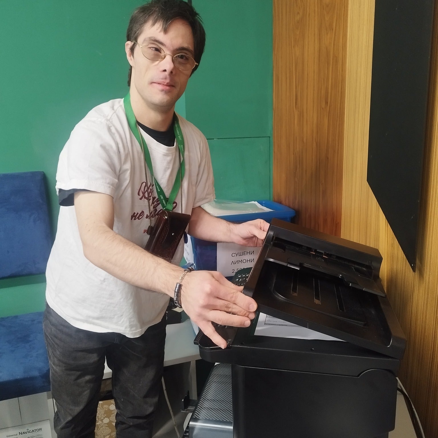 Нови хоризонти: Дигитални умения и работа с техника в Дневния център