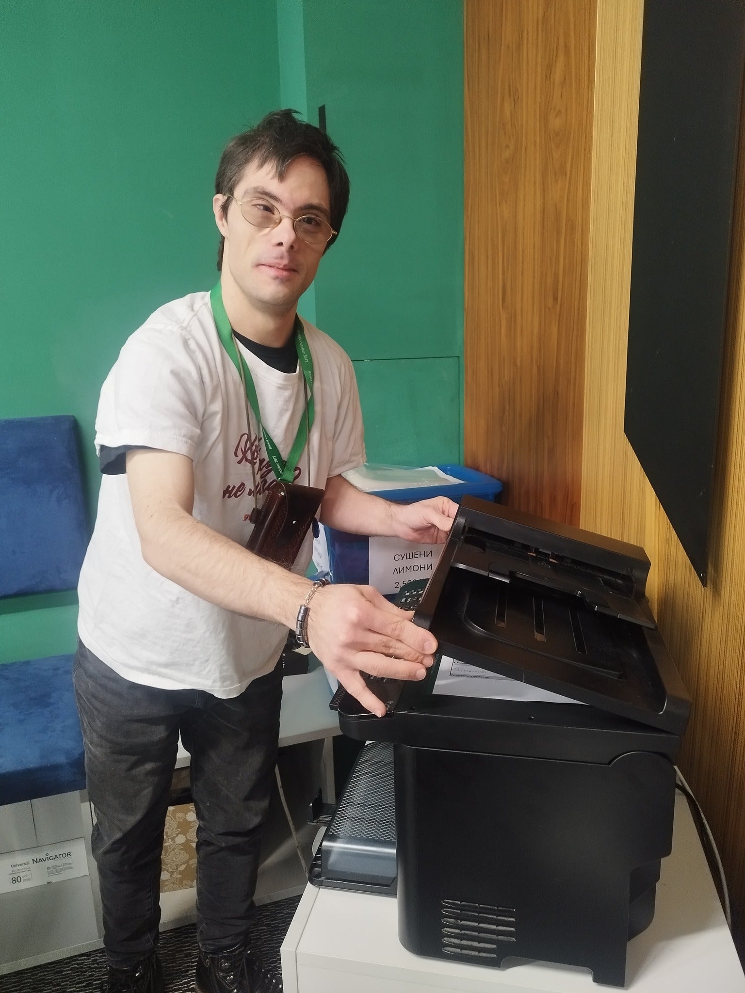 Нови хоризонти: Дигитални умения и работа с техника в Дневния център