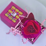 Елегантна брошка малко цвете в артистично червено, цикламено и бордо