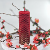 Елегантна восъчна свещ в червено и златно