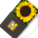 Елегантна брошка слънчоглед