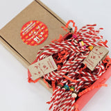 Комплект от 12 бр. жизнерадостни мартеници за ръка с разноцветни мъниста