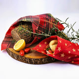 Комплект от 2 восъчни кърпи и декоративна восъчна висулка - шотландско каре и звездички