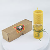 Восъчна свещ с украса букетче бял равнец