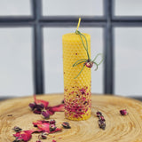 Восъчна свещ с украса от български рози