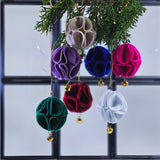 Коледна висулка - топка от филц