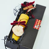 Комплект от свещ и висулка с елегантна декорация ябълка и панделка в цвят бордо