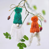 Комплект висулки - джуджета за весело коледно настроение - в зелено и оранжево