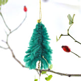 Висулка зелена елхичка от макраме